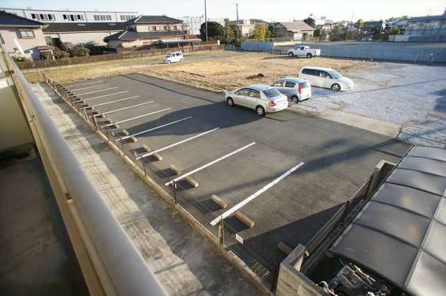 メゾン・ピエール・プルミエ 駐車場も広めになってます。