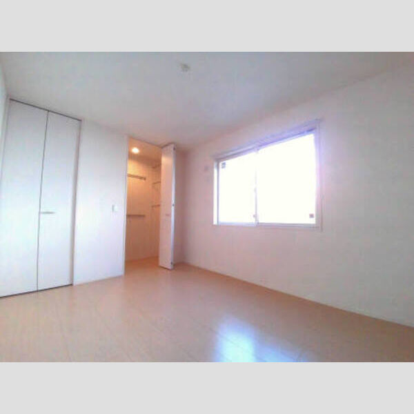 ヴェルドミールⅡ 101 ワンステップクローゼット付の洋室