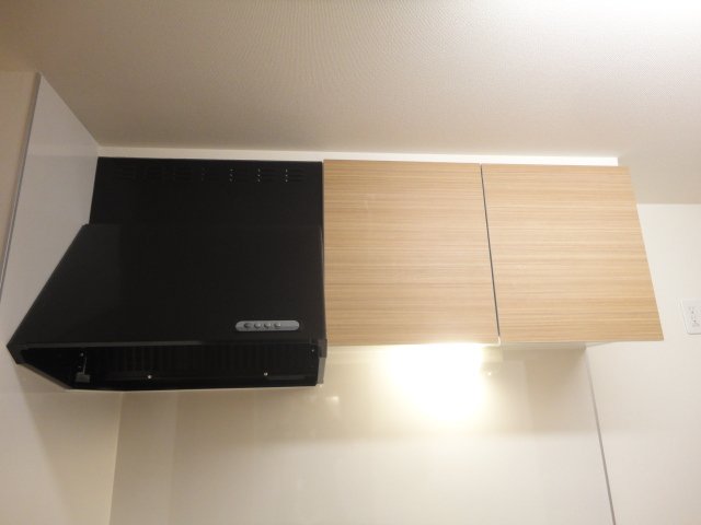 ＢＥＬＬ　ＧＲＡＣＥ（ベル　グラース）103号室 レンジフード・吊戸棚