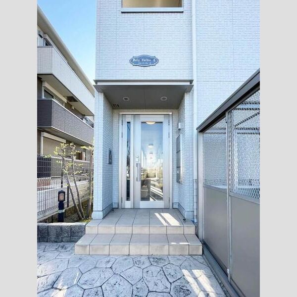 Dolly Varden　Ⅱ302号室 エントランス入口