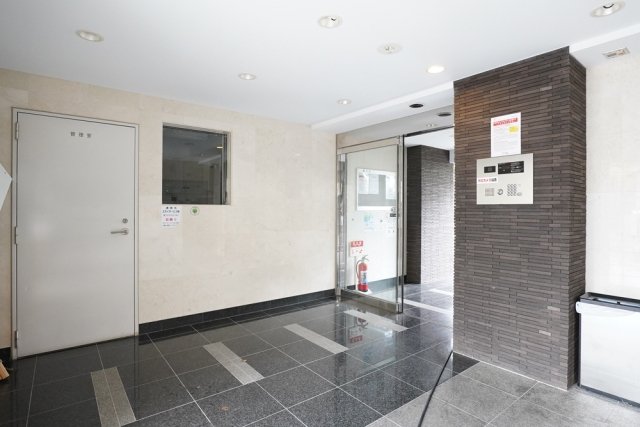 スカイコート下北沢壱番館2階 エントランス