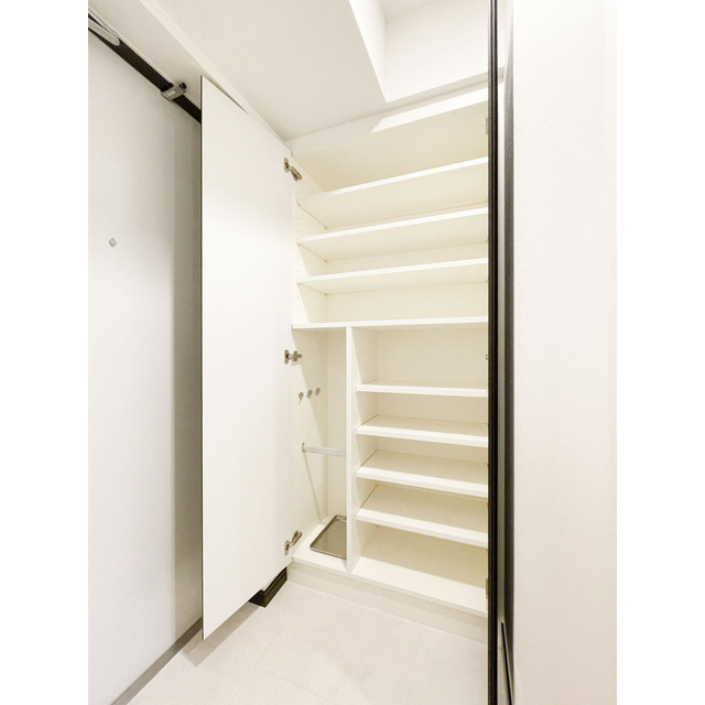 ＧＥＮＯＶＩＡお花茶屋ｓｋｙｇａｒｄｅｎ0901号室 靴箱