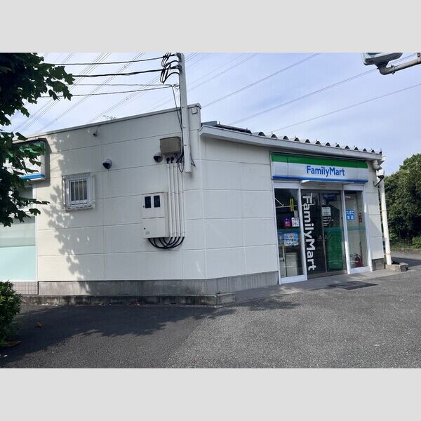 ブレッザ港南台102号室 ファミリーマート港南台ガーデン店