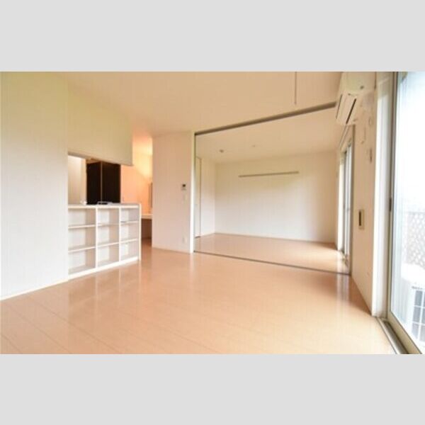 グランソーレⅠ リビングダイニングと居室