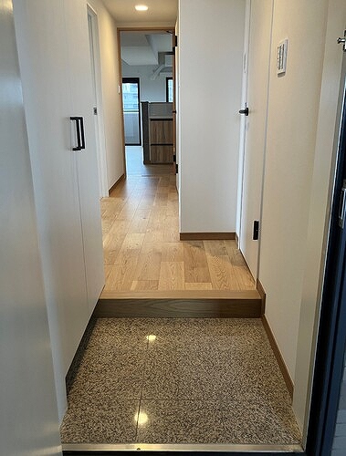 ライオンズマンション南浦和 玄関