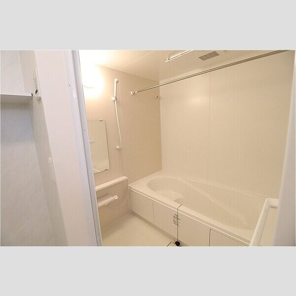 フィオーレ北子安301号室 浴室