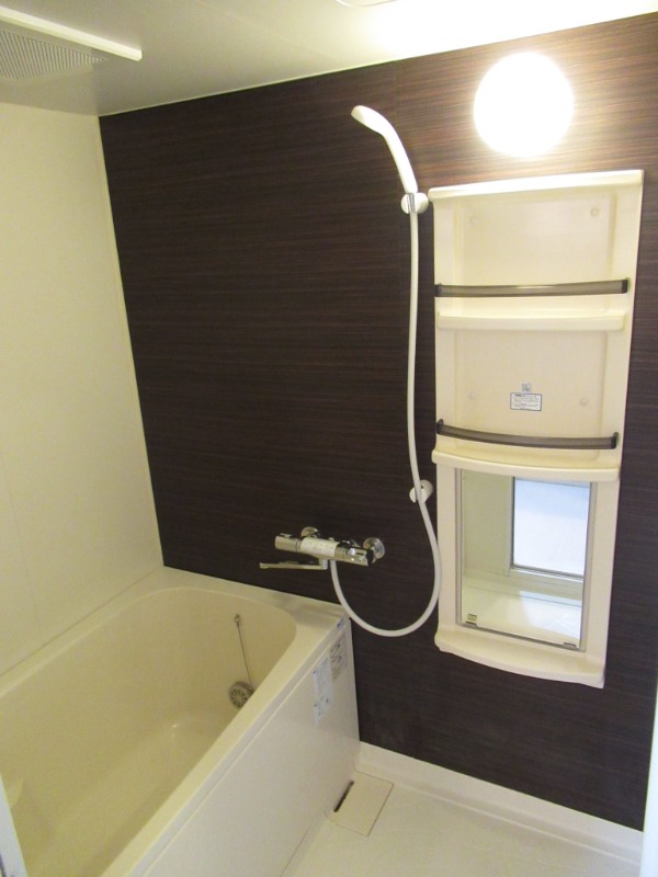 ネオグランデ大倉山 アクセントパネルのない浴室になります。