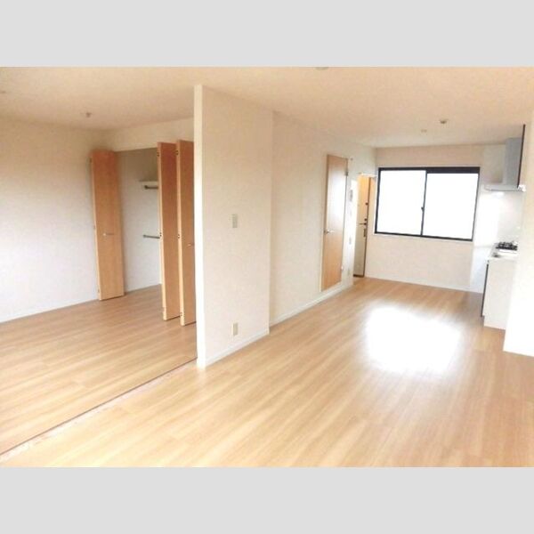 メゾン・ド・カルチェ201号室 リビング