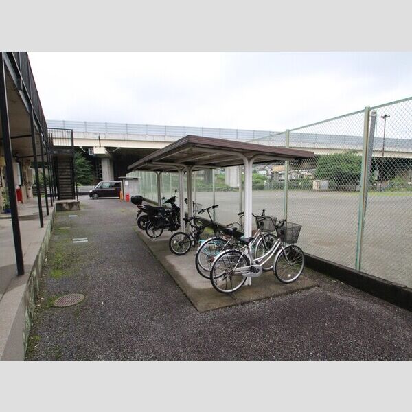 ファミールコート101号室 駐輪場