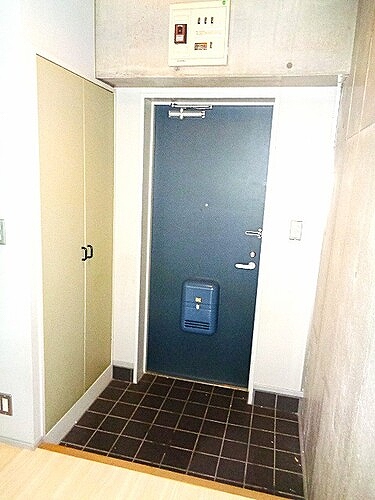 パークブリージェ井の頭 玄関・下駄箱　※２０２５年１０月撮影