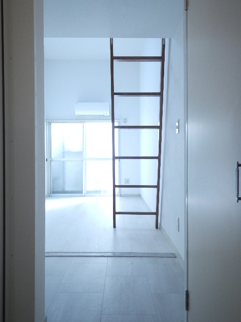 カルタス２１日吉 玄関