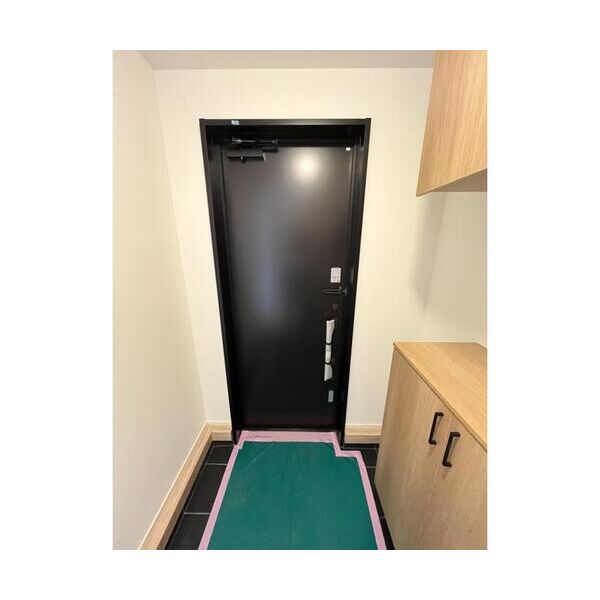 新宿区市谷山伏町戸建　C棟 玄関