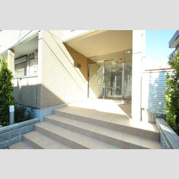 メゾン　アムール エントランス