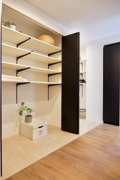 Bark Lane 西大井 玄関横に大容量の収納スペース