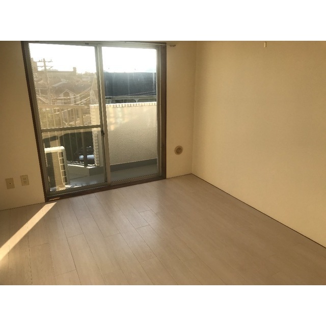 パールハイツ東八幡403号室 リビング