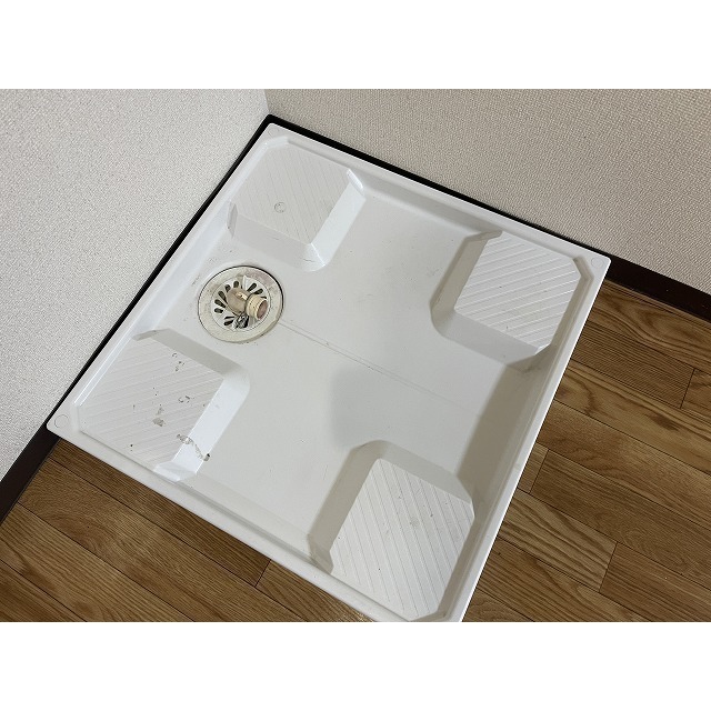 ヴィラ要町0102号室 洗濯機置場