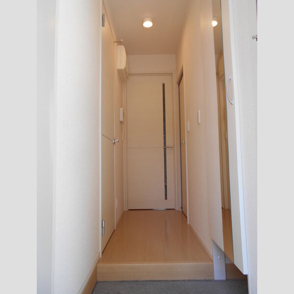 イスト西府 玄関