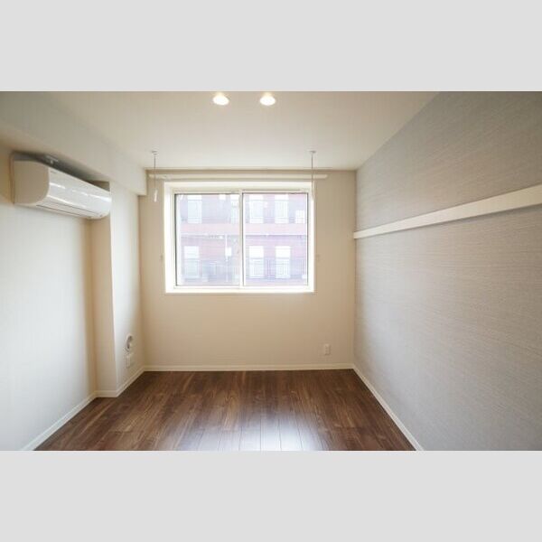 Purple7 西葛西306号室 洋室