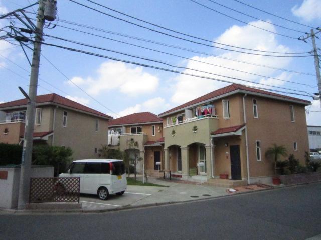 クイーンズヒルＣ棟 各住戸に駐車場１台付きです。