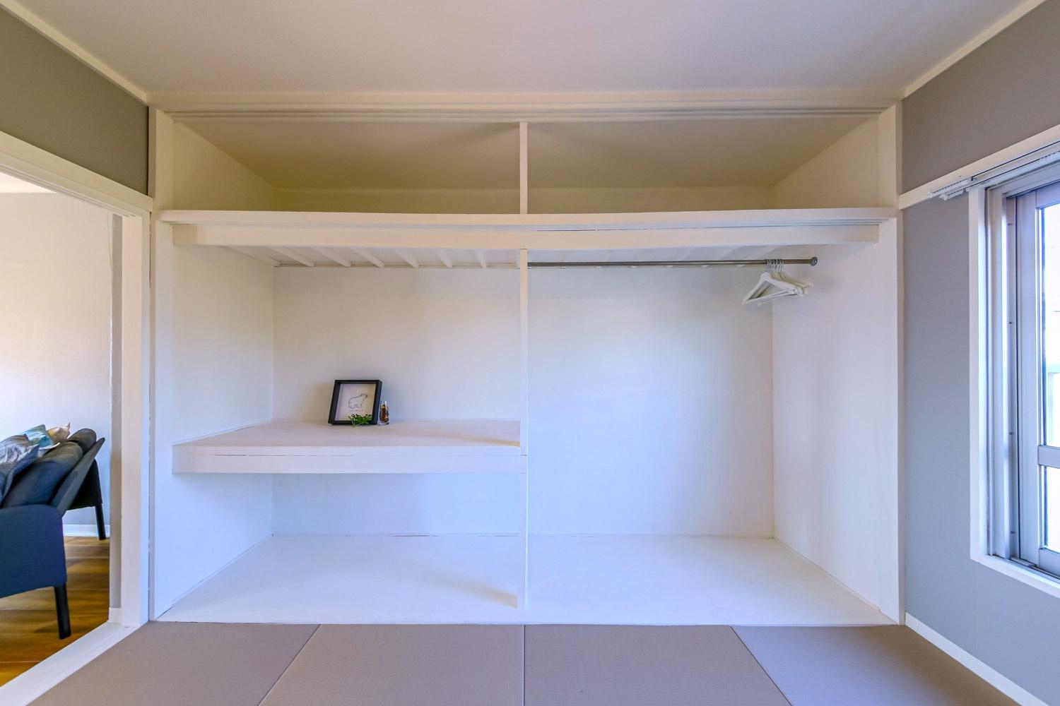 高津団地デザイナーズ物件 清潔なユニット畳と開放的な大型収納の和室です