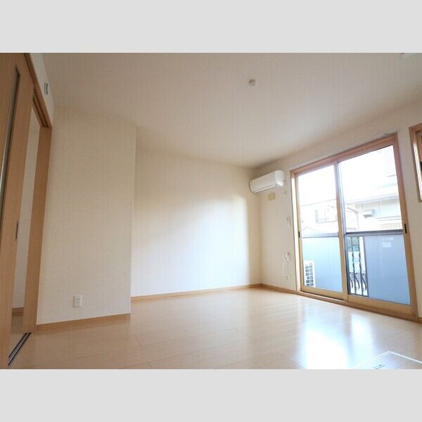 サニーハウス102号室 リビング(別角度)