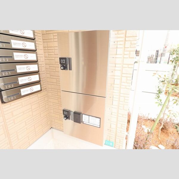 令和ハウス’21(レイワハウスニャンワン)302号室 宅配BOX