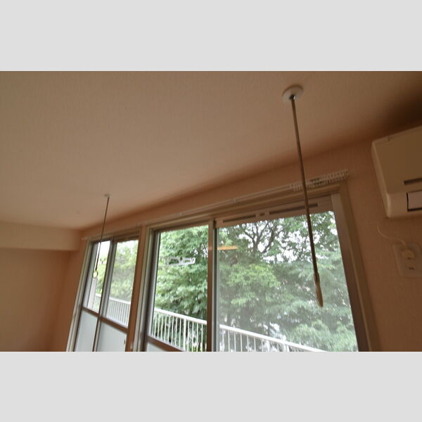 プレジール旭が丘102号室 室内物干し金具