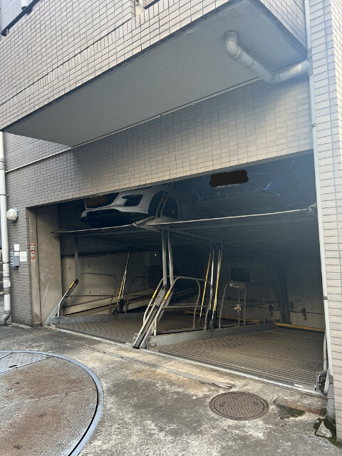 ヴィラージュ西荻1階 駐車場
