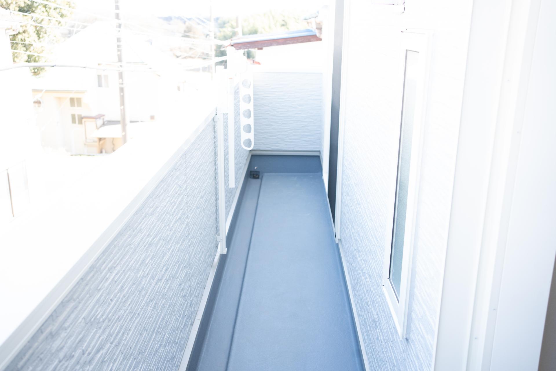 春の風とフィオーレ バルコニー