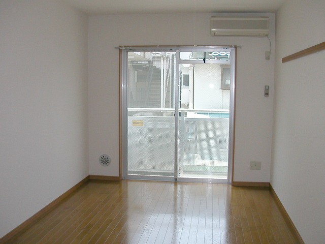 レオミノール明神町0205号室 リビング