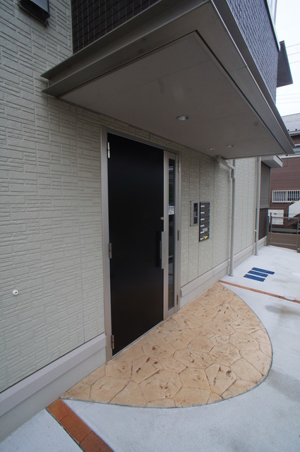 アメニティー・なかにしⅢ エントランスはオートロックです☆