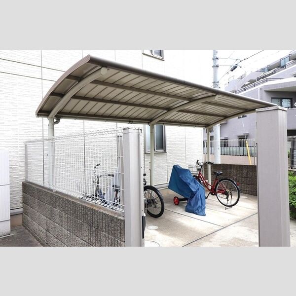 プランドール国立 屋根付き駐輪場