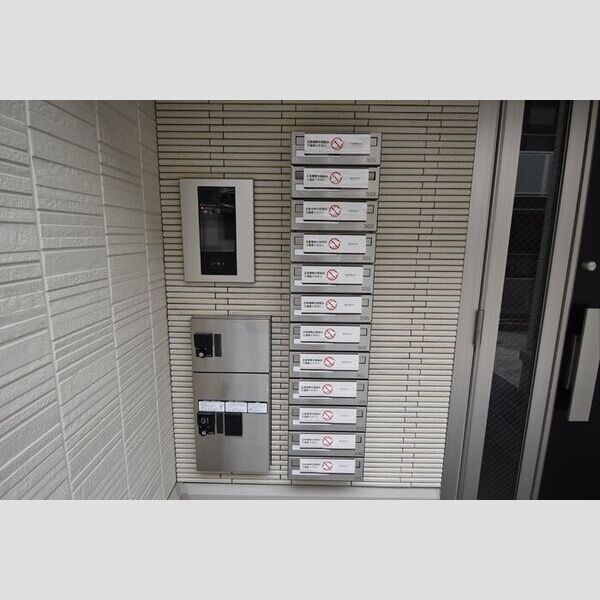 ティアレ大塚301号室 ダイヤルロック付き集合ポスト