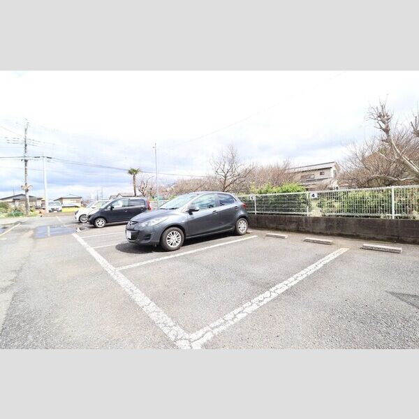 パルサイエンス 駐車場