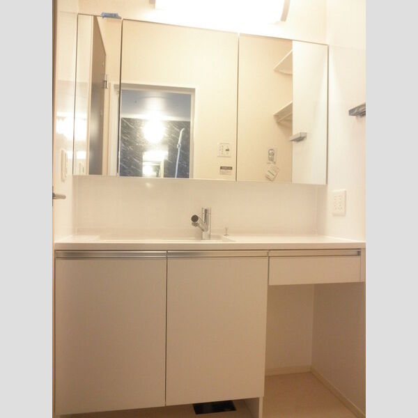 YAMAZAKIコーポラス105号室 洗髪洗面ドレッサー(閉)