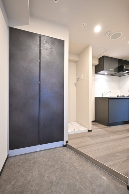 ＧＲＡＮＳＩＴＥ　ＮＡＫＡＭＥＧＵＲＯ11階 玄関