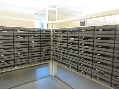 コスモ東京ベイタワー13階 集合郵便受け