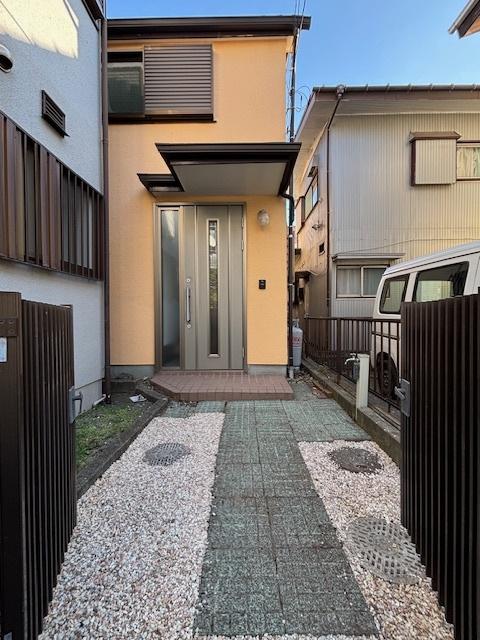 上土棚中　戸建て 玄関前のスペースにバイクも自転車も置けちゃいます！