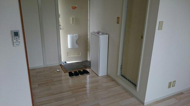 パル1階 玄関