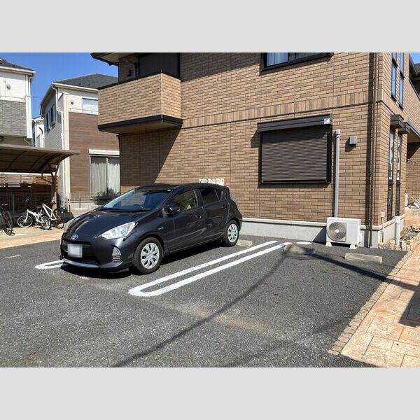 ベルデュール　六番館 駐車場