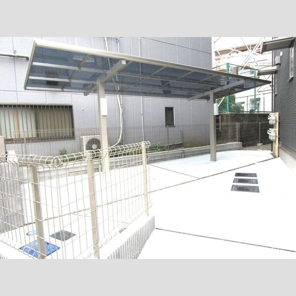 ハイ・ルポン301号室 駐輪場