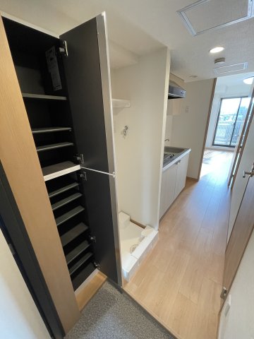 スマートマリーナ502号室 玄関