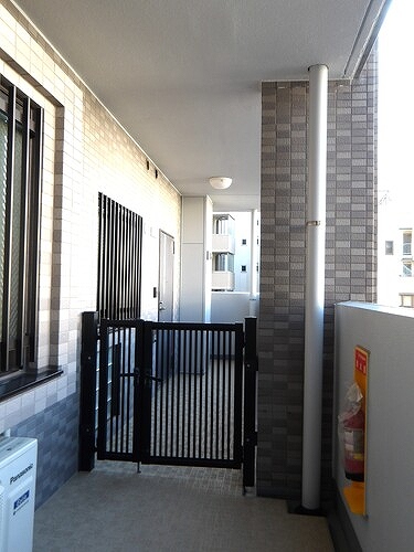 ライオンズマンション本川越駅前3階 ポーチ付き玄関　※2025年11月撮影