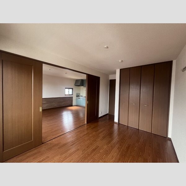 ベルデ藤原201号室 南洋室