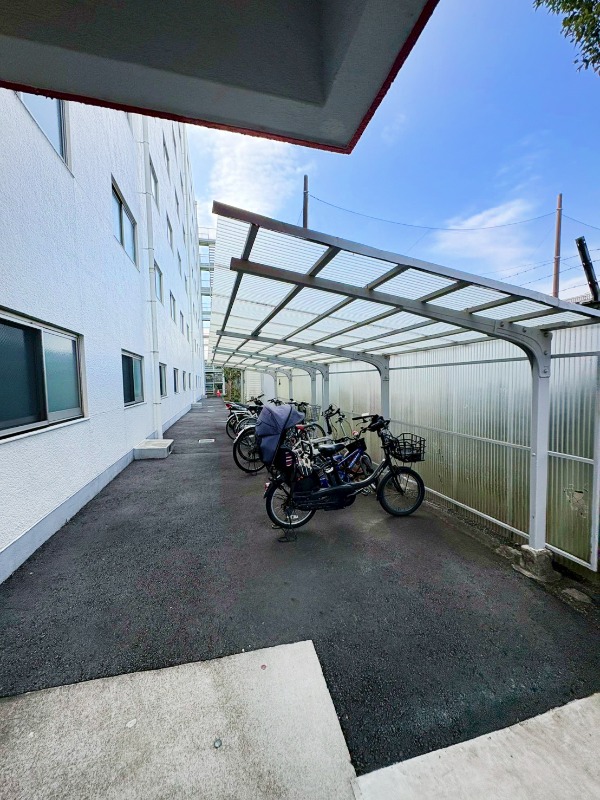 ニュー山手マンション 駐車場