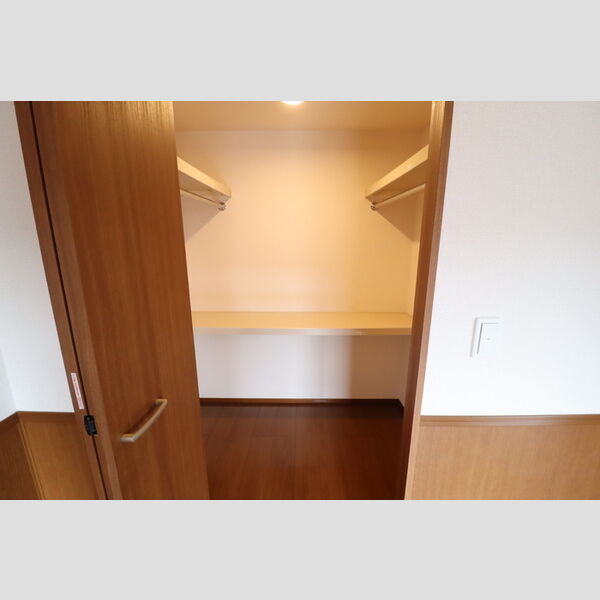 グリシーヌ　フルール202号室 ウォークインクローゼット