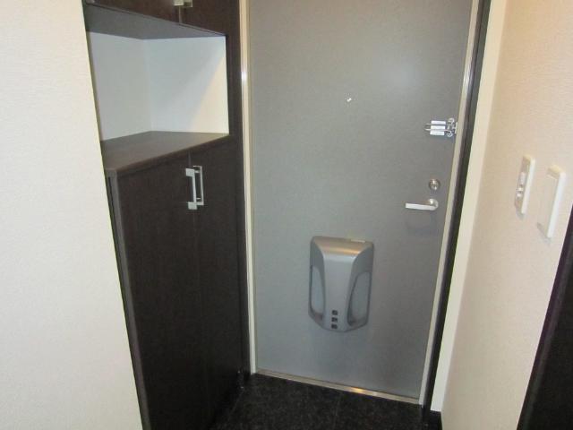 ロワールＦ305号室 玄関