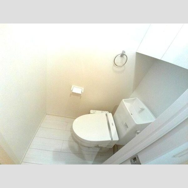 グランドウエスト横浜102号室 温水洗浄暖房便座付トイレ