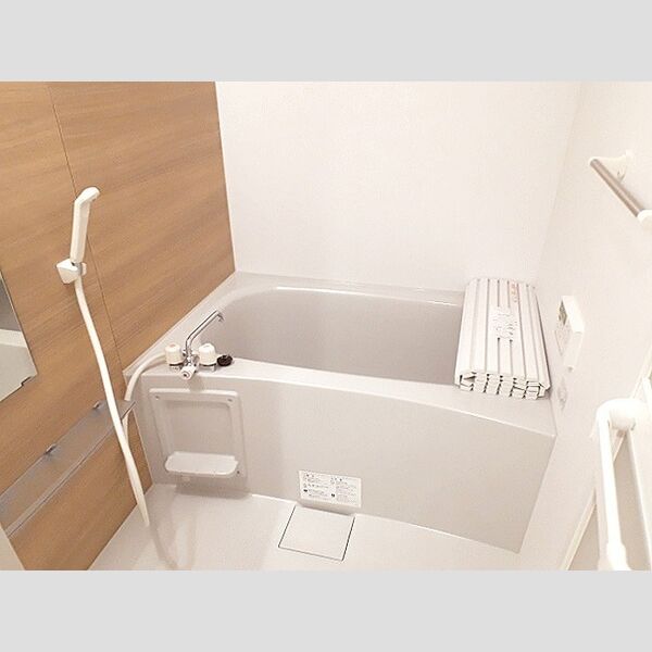 グレイスバレー永田東105号室 浴室換気乾燥機付ユニットバス