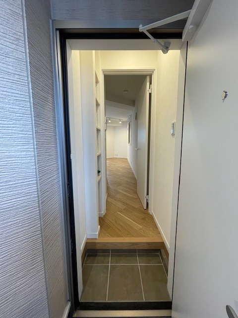 ベイホーム市川(E-202)1階 玄関